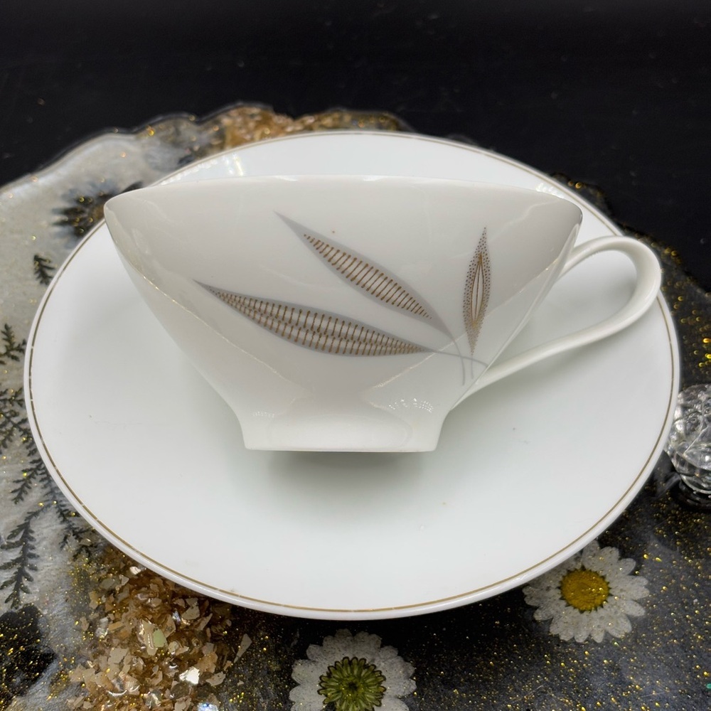 Royal Bayreuth Teacup & Saucer, Bone China. Made in Germany.